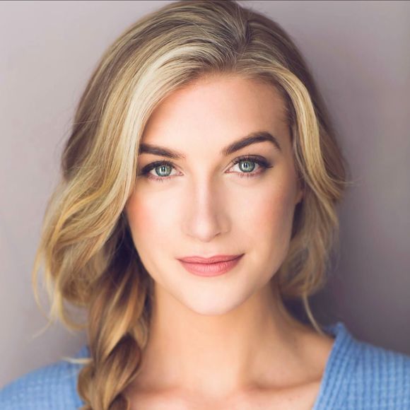 Meet your Posher, Aviona - Picture 1 of 1